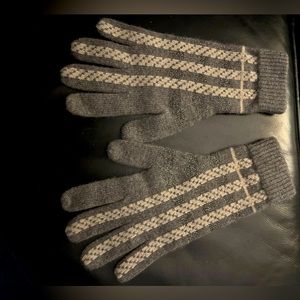 - Burberry grey cashmere gloves
